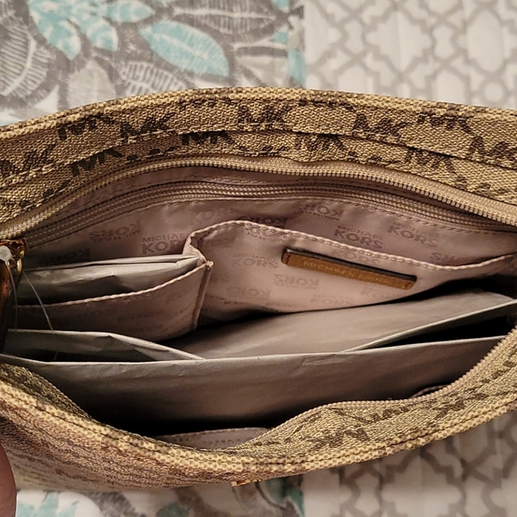 Michael Kors Jet Set Travel Purse - Picture 4 of 6